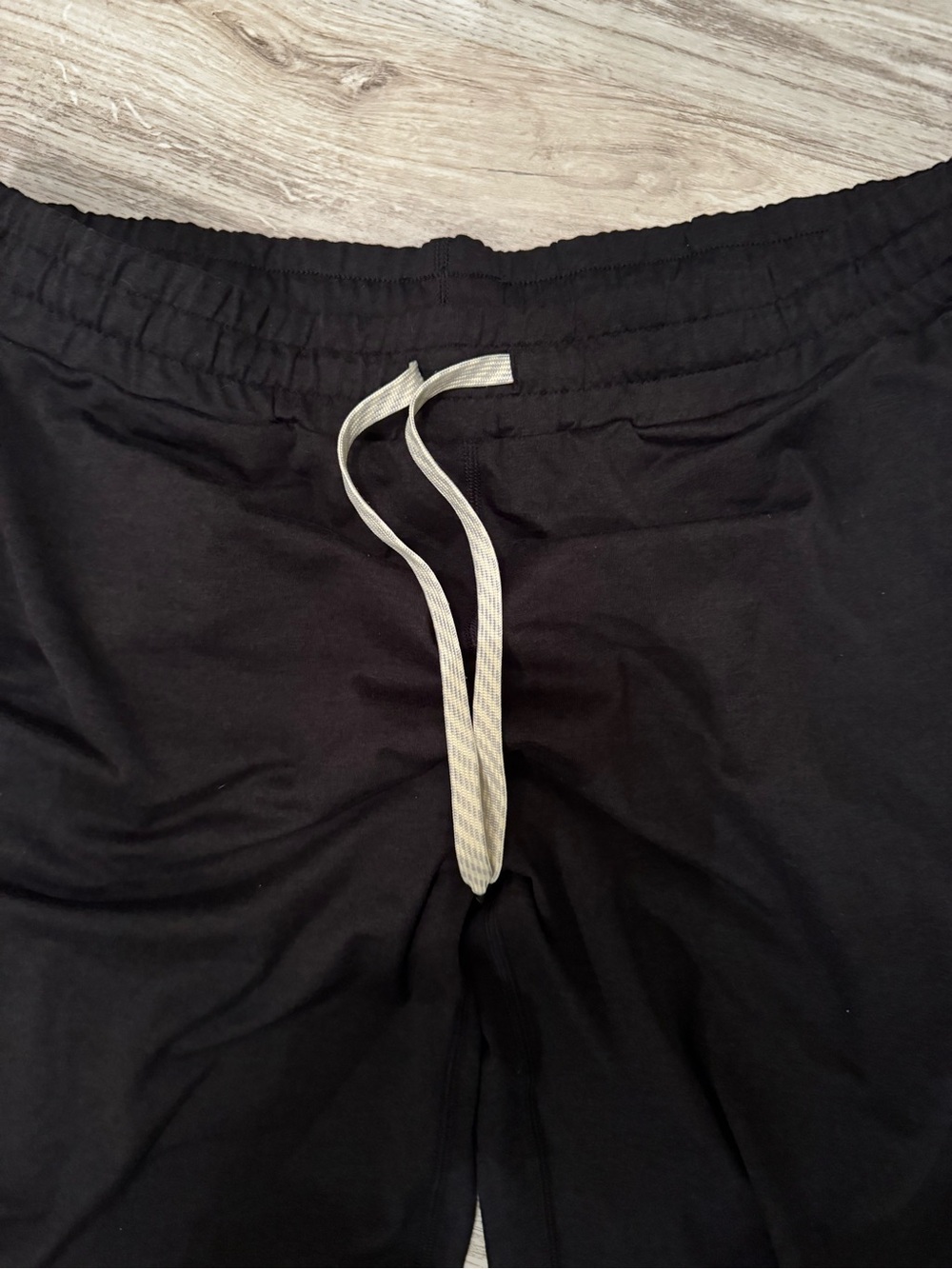 Vuori Black 1/4 zip crop hoodie with matching joggers size L - Picture 6 of 10